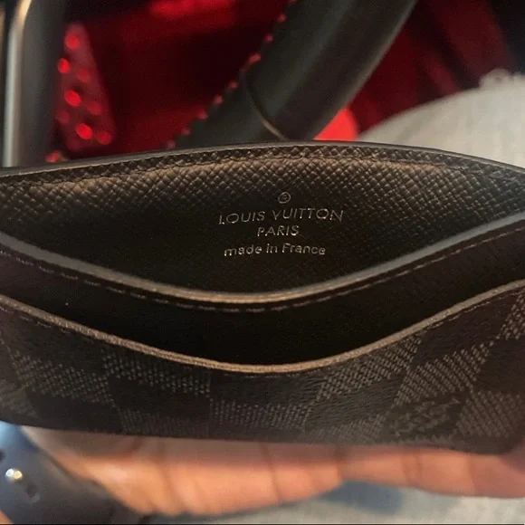 Louis Vuitton - Picture 4 of 4